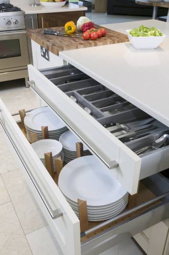 Blum Motion draws with soft close